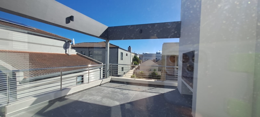 3 Bedroom Property for Sale in Calypso Beach Western Cape